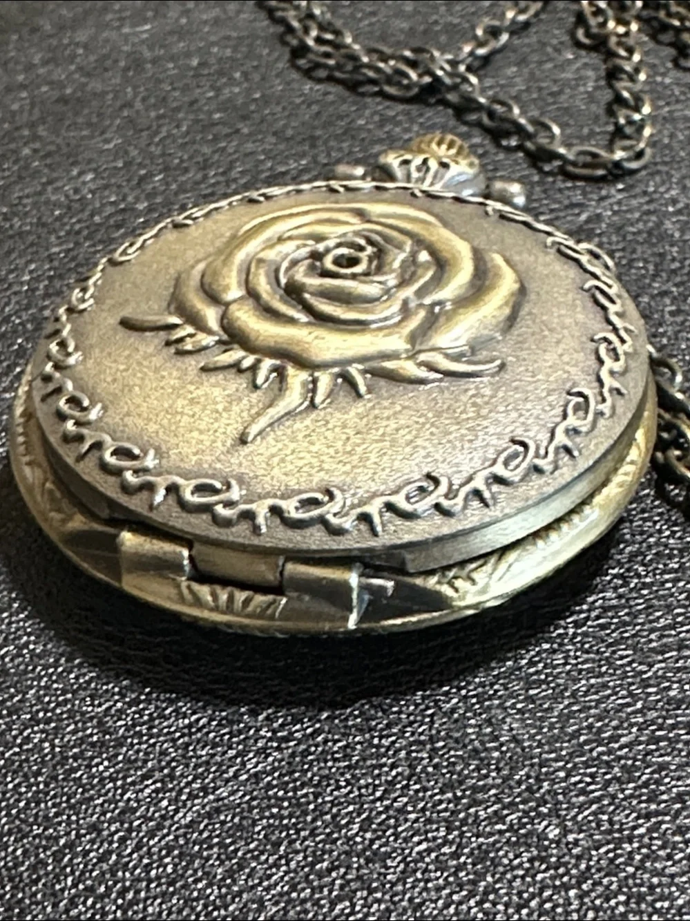 Rose Vintage Bronze Pendant Quartz Watch